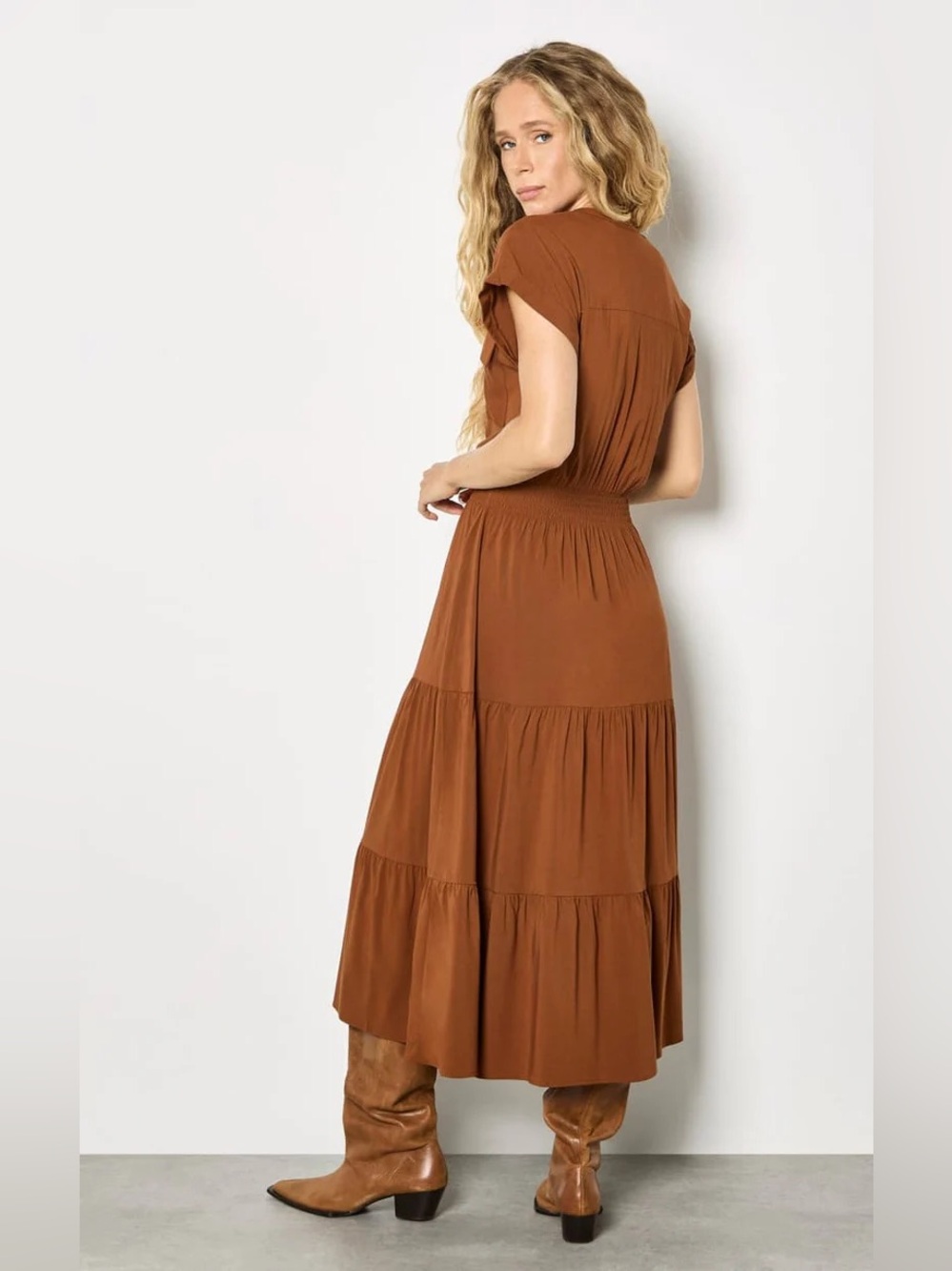 SOLD APRICOT 🍑 Rust-Brown Tiered Maxi Dress with Button - Picture 5 of 7